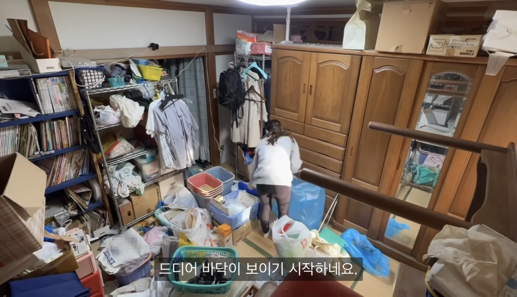 28년 넘게 정리안한 맥시멀리스트 부모님 집 4년에 걸쳐 정리한 딸 | 인스티즈