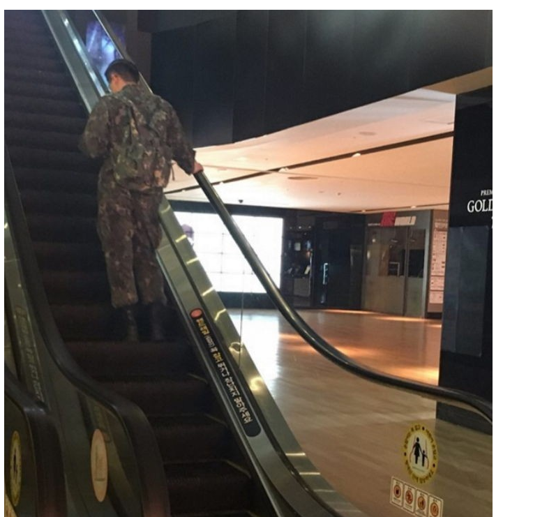 어제, CGV 만우절 군복 이벤트 상황 ㄷㄷㄷㄷㄷ.jpg | 인스티즈