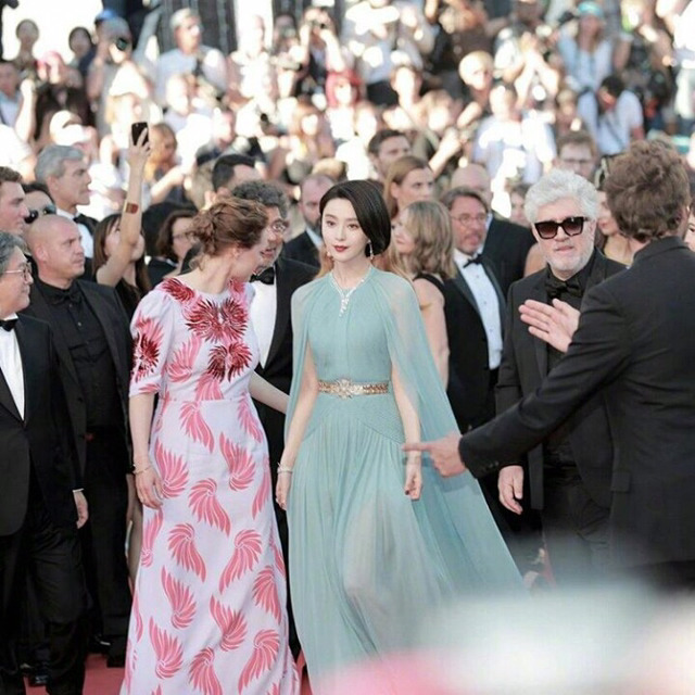 판빙빙이 얼마나 화려하게 생겼는지 실감나게 해주는 사진들(feat.서양인).jpg | 인스티즈