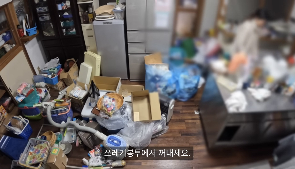 28년 넘게 정리안한 맥시멀리스트 부모님 집 4년에 걸쳐 정리한 딸 | 인스티즈