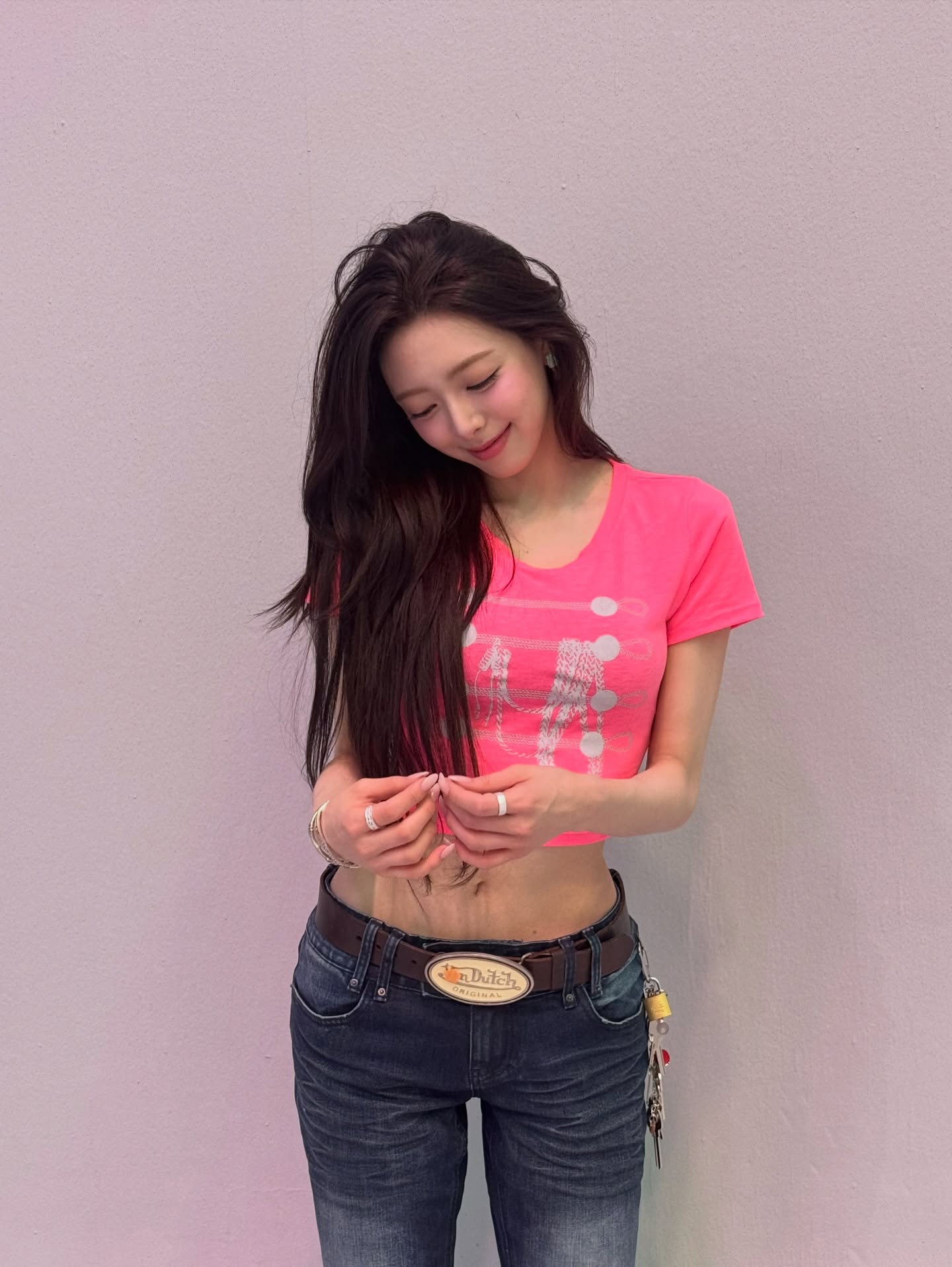 크롭티에 청바지 입은 잇찌 유나 허리 라인.jpg | 인스티즈