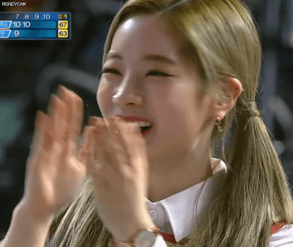 🎹 어쩔수없이 등떠밀려서 데뷔탕트 하는 꿈을 꾸는 🩷 귀여운 피아노 달글과 직시 | 인스티즈