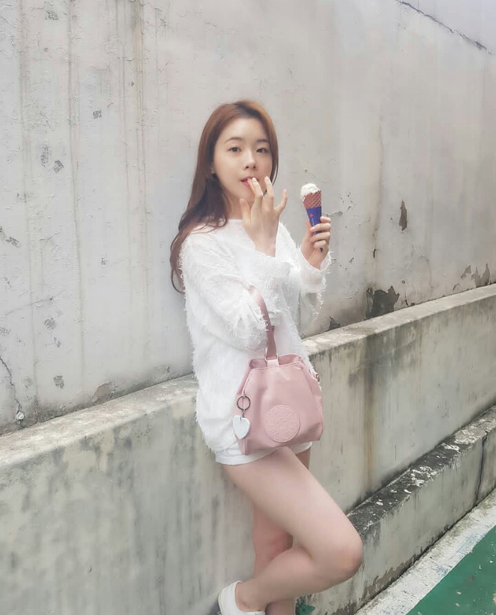 인터넷 방송 게스트로 출연한 밸리댄스녀.jpgif | 인스티즈