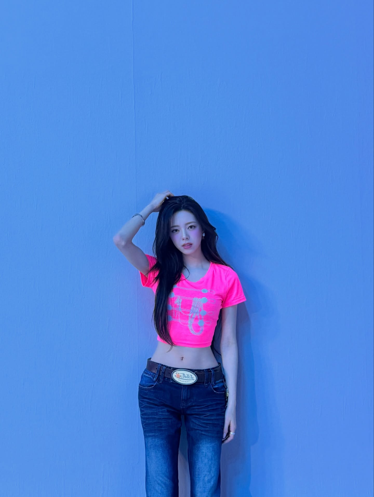 크롭티에 청바지 입은 잇찌 유나 허리 라인.jpg | 인스티즈