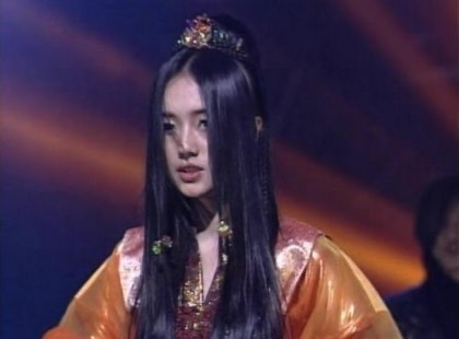무당이 데뷔한 줄 알고 관객들 잔뜩 쫄았슨 하지만, 정말 신드롬 일으켰슨 | 인스티즈