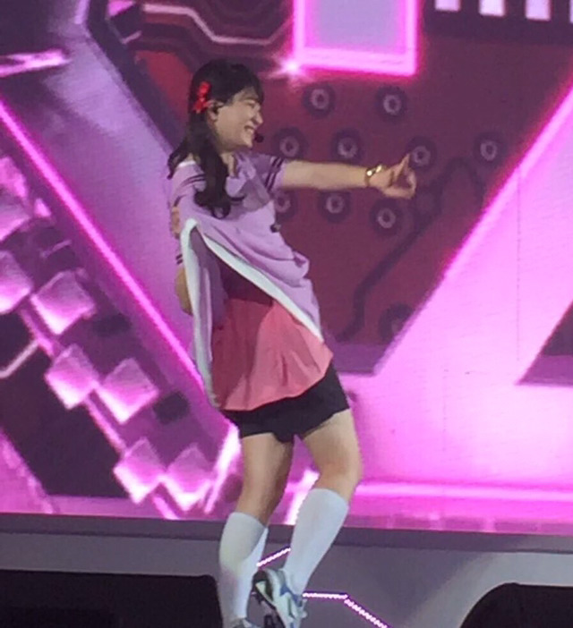 속바지 노출이 심각한 女 아이돌 (feat. 갓세븐) | 인스티즈