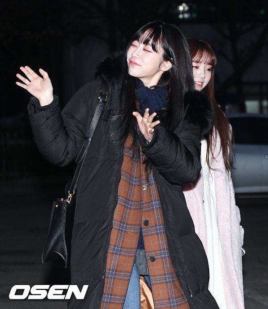 카메라 플래시 상대로 1년만에 재대결에 나선 러블리즈 지수.jpgif | 인스티즈