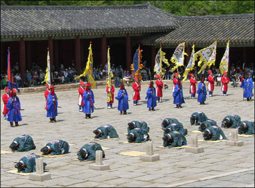 통촉하여 주시옵소서를 영어로 하면? | 인스티즈