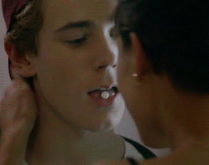 미성년자라도 부모님 허락이 있으면 베드씬을 찍을수 있는 나라 | 인스티즈