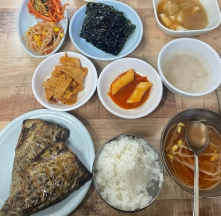 "고등어 백반 결제해주셨죠?” …20대女, 말년 병장 밥값 내줬다 | 인스티즈