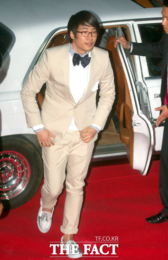 10년전 시상식에서 워스트드레서받은 류승범 패션.jpg | 인스티즈
