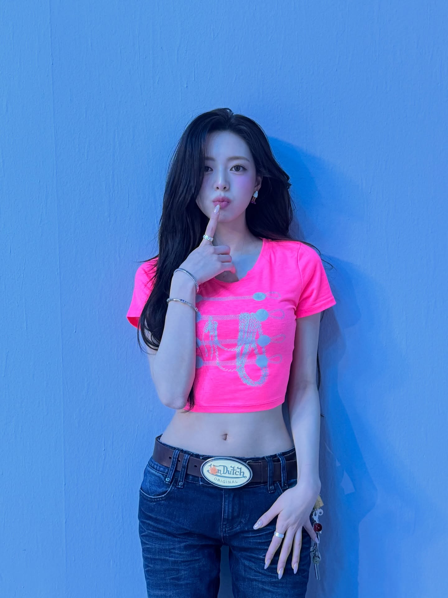 크롭티에 청바지 입은 잇찌 유나 허리 라인.jpg | 인스티즈