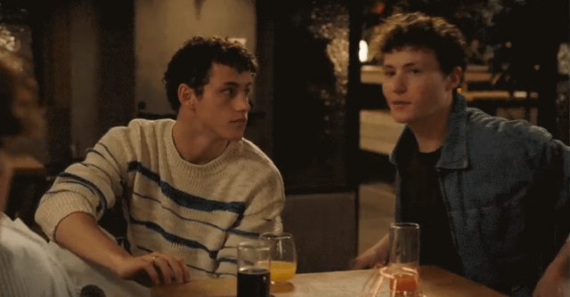 제가 눈을 다쳤는데요..절 도와주는 친구가 점점 좋아져요 | 인스티즈