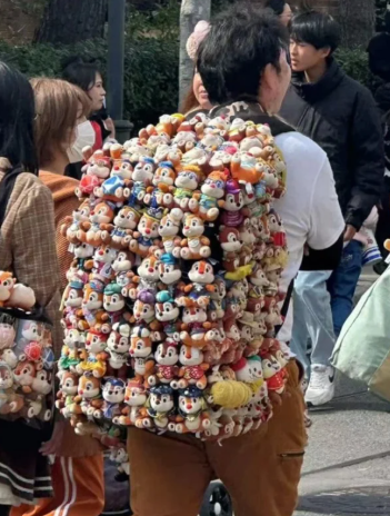 "가방 하나에 굿즈 수십개”… 中 MZ 사로잡은 '이타백' 뭐길래 | 인스티즈