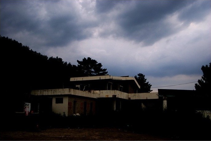 (조금 무서운)무당도 버티지 못하고 나간다는 강구흉가.jpg | 인스티즈