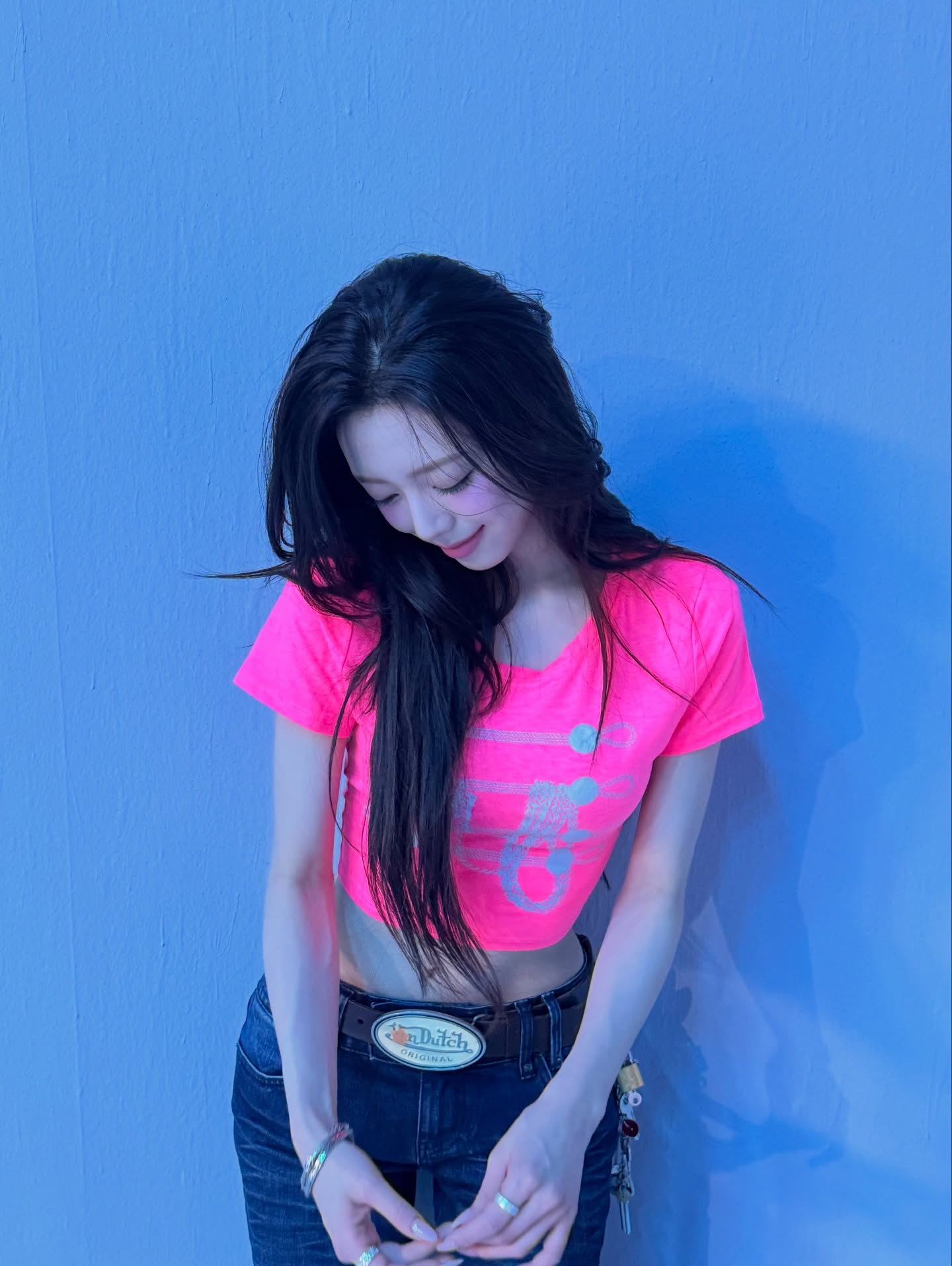 크롭티에 청바지 입은 잇찌 유나 허리 라인.jpg | 인스티즈