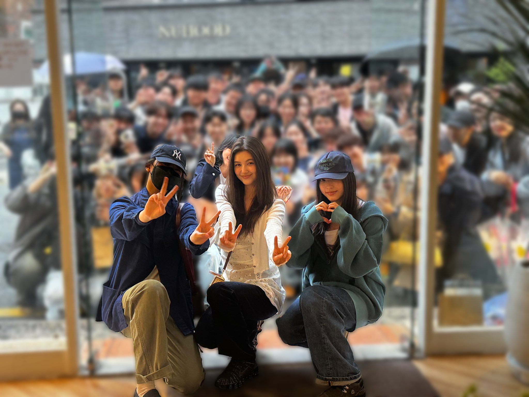 다함께 홍대 생일카페 놀러간 뉴진스(NJZ) 다니엘, 해린, 혜인 | 인스티즈