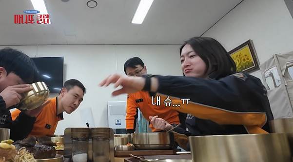 어딘가 이상한 고윤정이 두쫀슈 만드는 법.jpg | 인스티즈