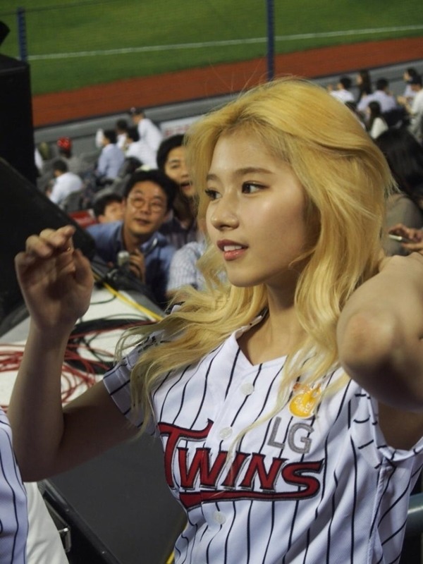 디스패치 출처 네티즌이 뽑은 실물과 가장 가까운 트와이스 사진 | 인스티즈