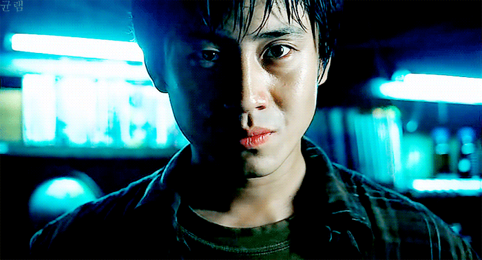 포스터때문에 빛을 못본 영화' 말할때 빠지지 않는 한국 영화.gif | 인스티즈