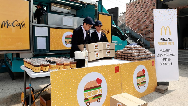 "햄버거 먹어보고 싶다” 섬마을 어르신 바람, 맥도날드 푸드트럭 불렀다 | 인스티즈