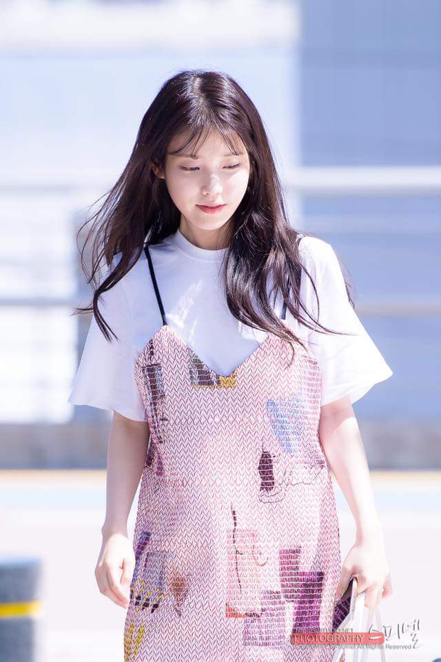 아이유 치고 비싼옷 입고 출국하는 아이유.jpg | 인스티즈