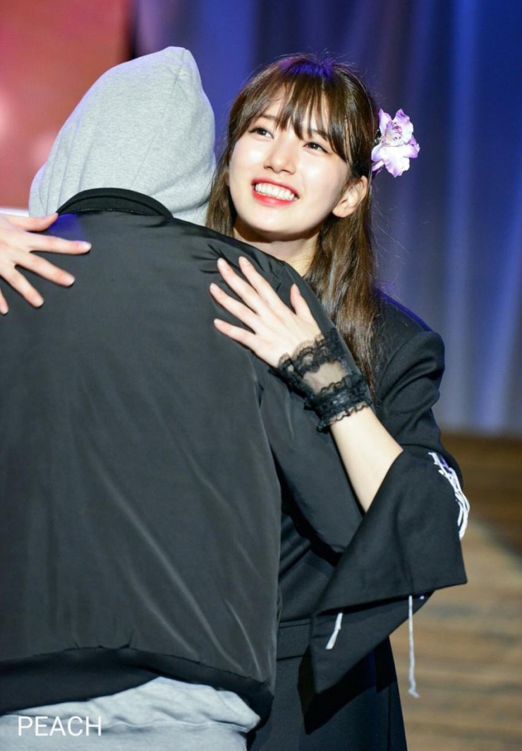 가오나시 팬을 만난 수지.jpgif | 인스티즈