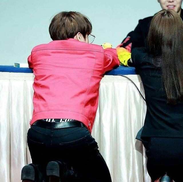 방탄 정국 팬티 가려주는 지민.jpg | 인스티즈