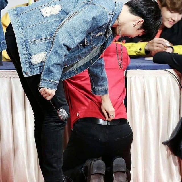 방탄 정국 팬티 가려주는 지민.jpg | 인스티즈