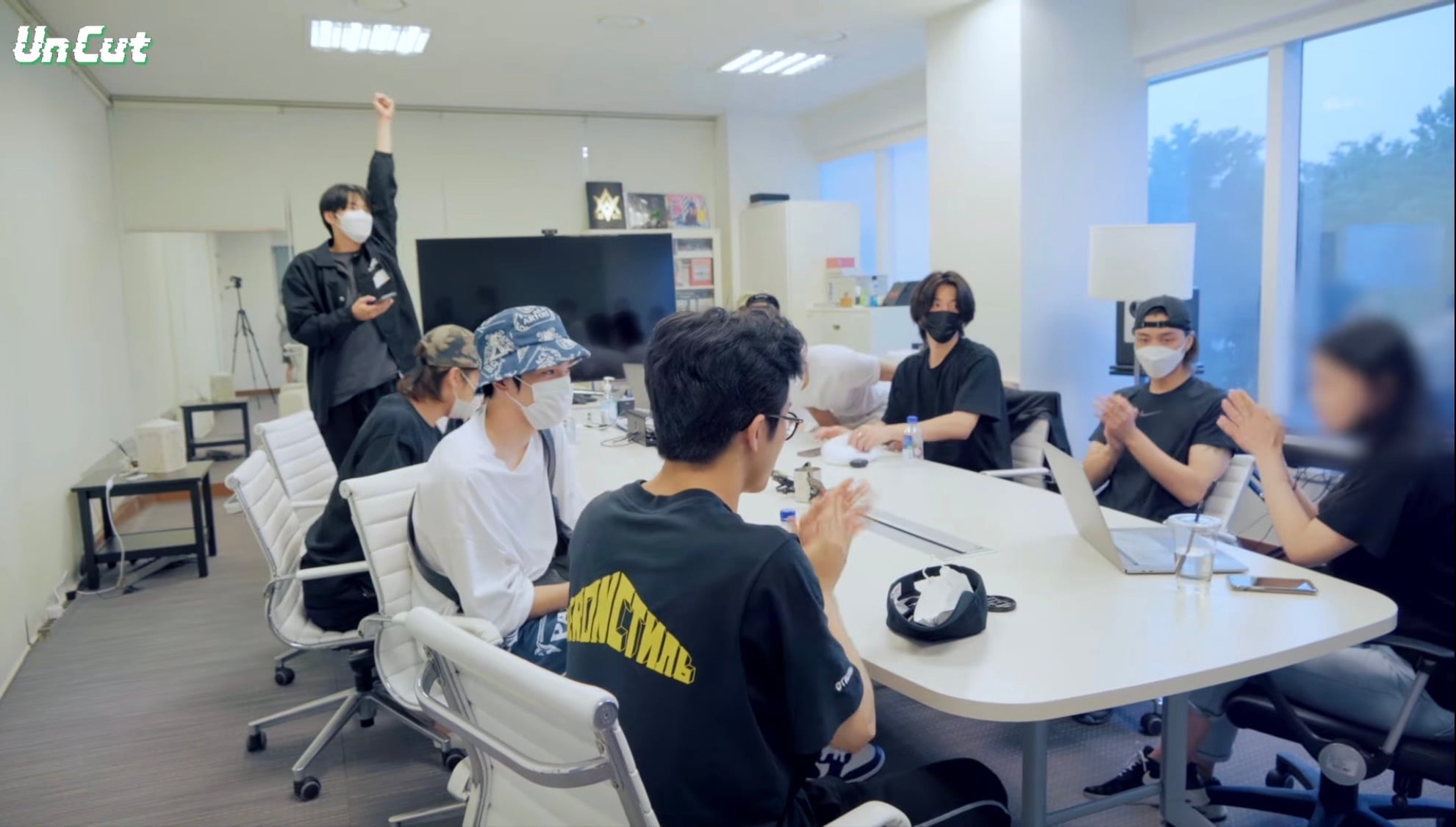 sticker 데모곡 듣고 표정관리 실패해버린 nct127 | 인스티즈