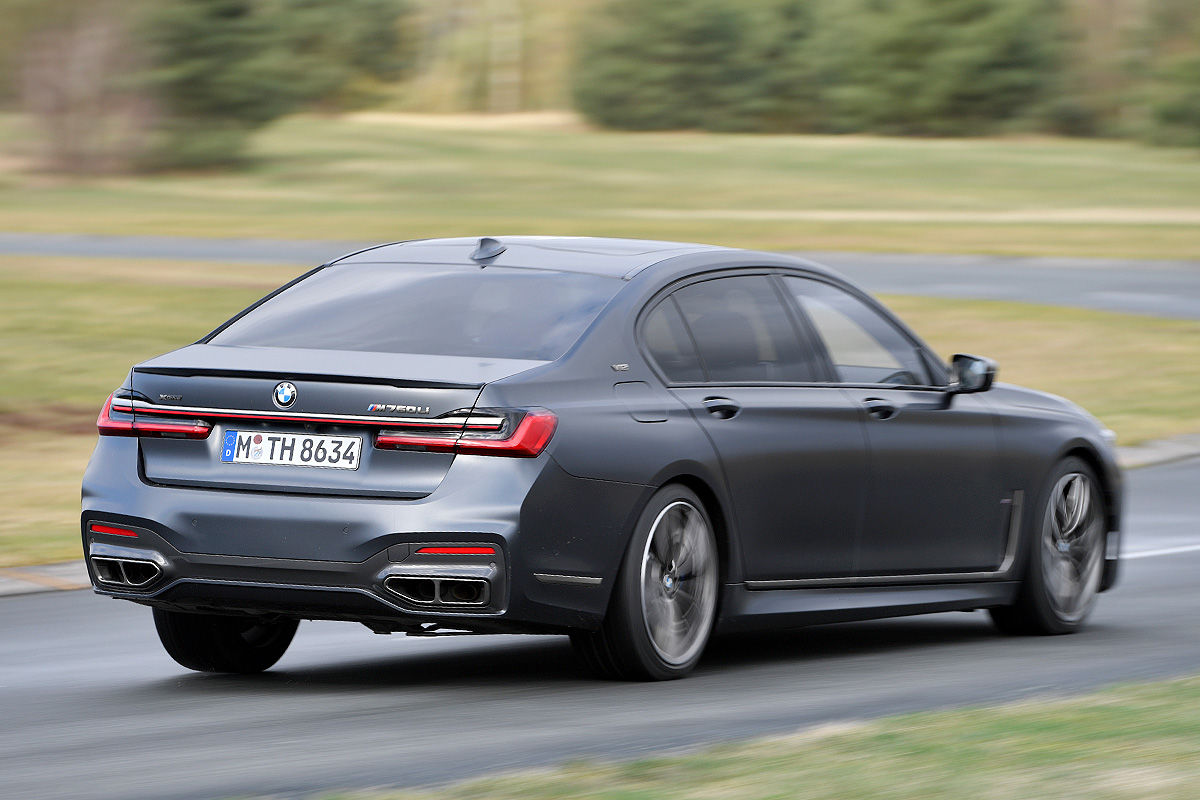 BMW M760Li vs 아우디 S8 | 인스티즈