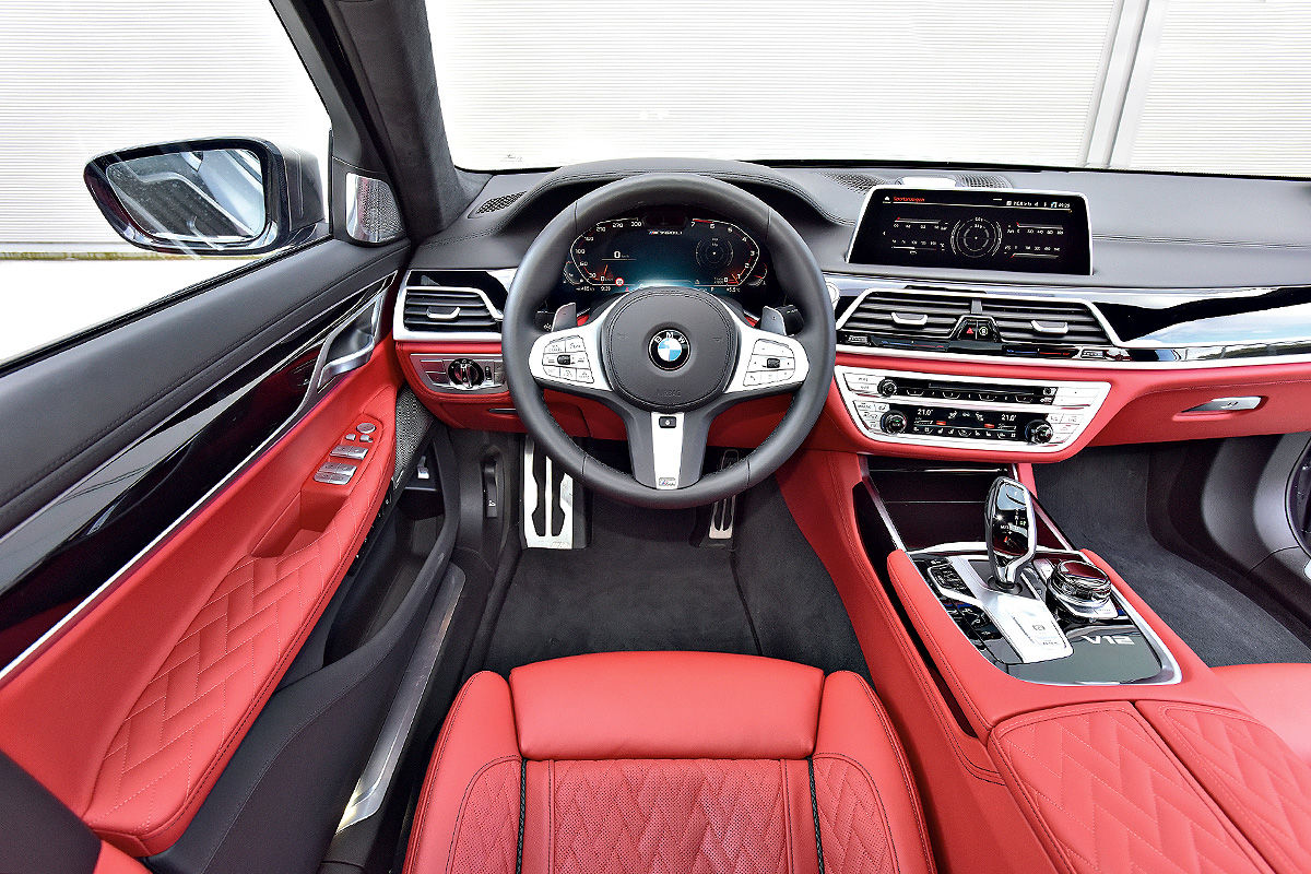 BMW M760Li vs 아우디 S8 | 인스티즈