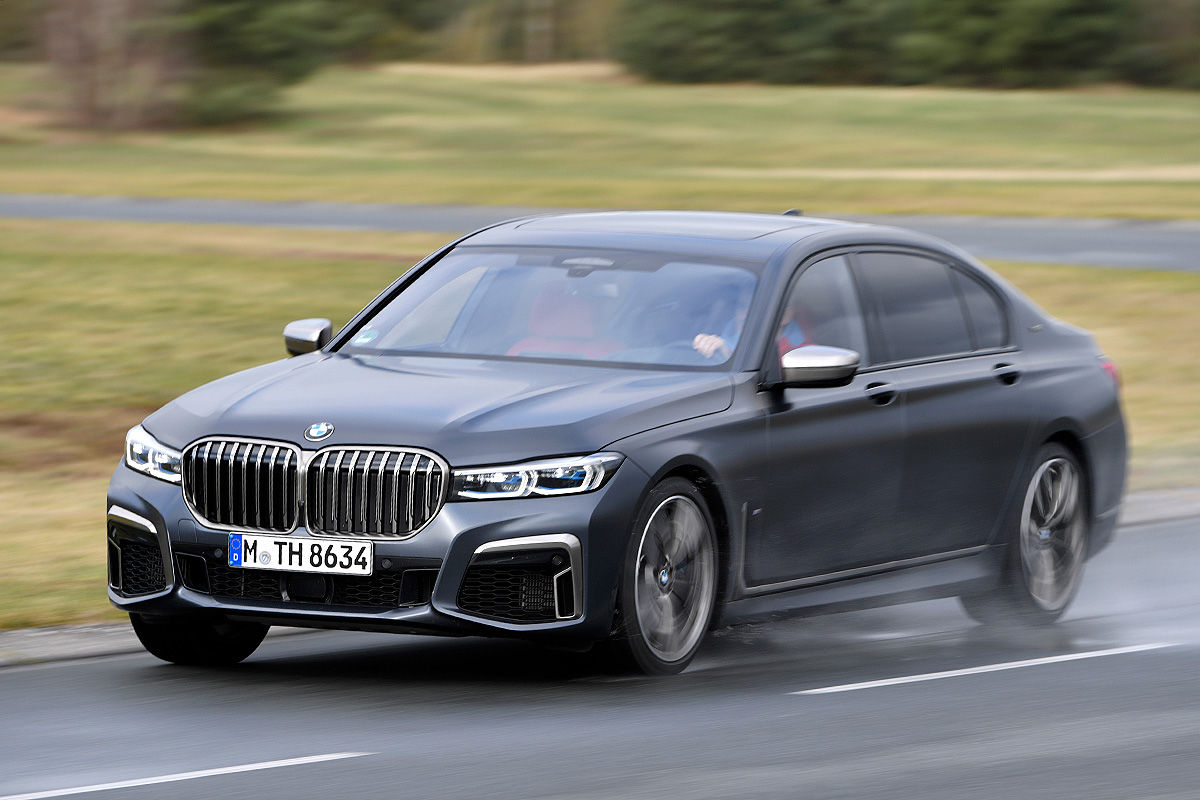 BMW M760Li vs 아우디 S8 | 인스티즈