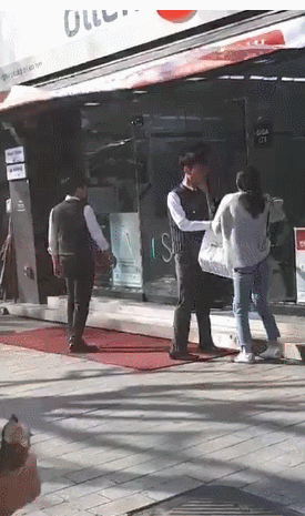 여성을 강제로 매장으로 끌고 갔던 휴대폰 대리점 근황 | 인스티즈