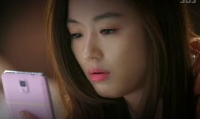 남자가 관심 있는 여자 앞에서 절대 안하는 '행동' 7 | 인스티즈