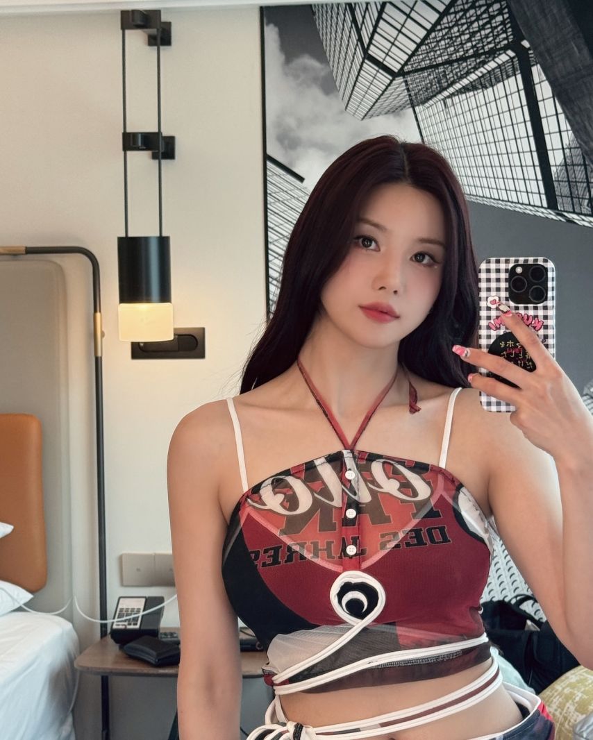 홀린듯이 권은비 가슴 클로즈 업 하는 카메라.GIF | 인스티즈
