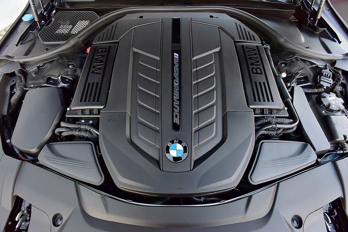 BMW M760Li vs 아우디 S8 | 인스티즈