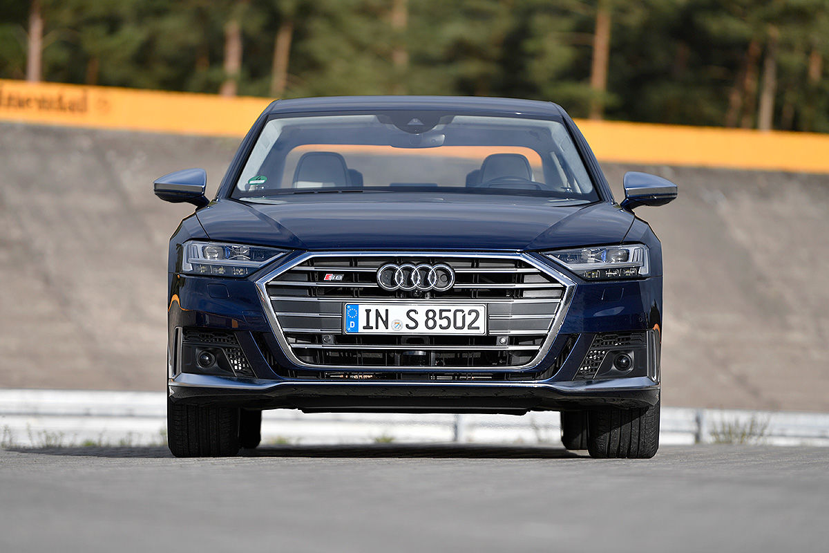 BMW M760Li vs 아우디 S8 | 인스티즈