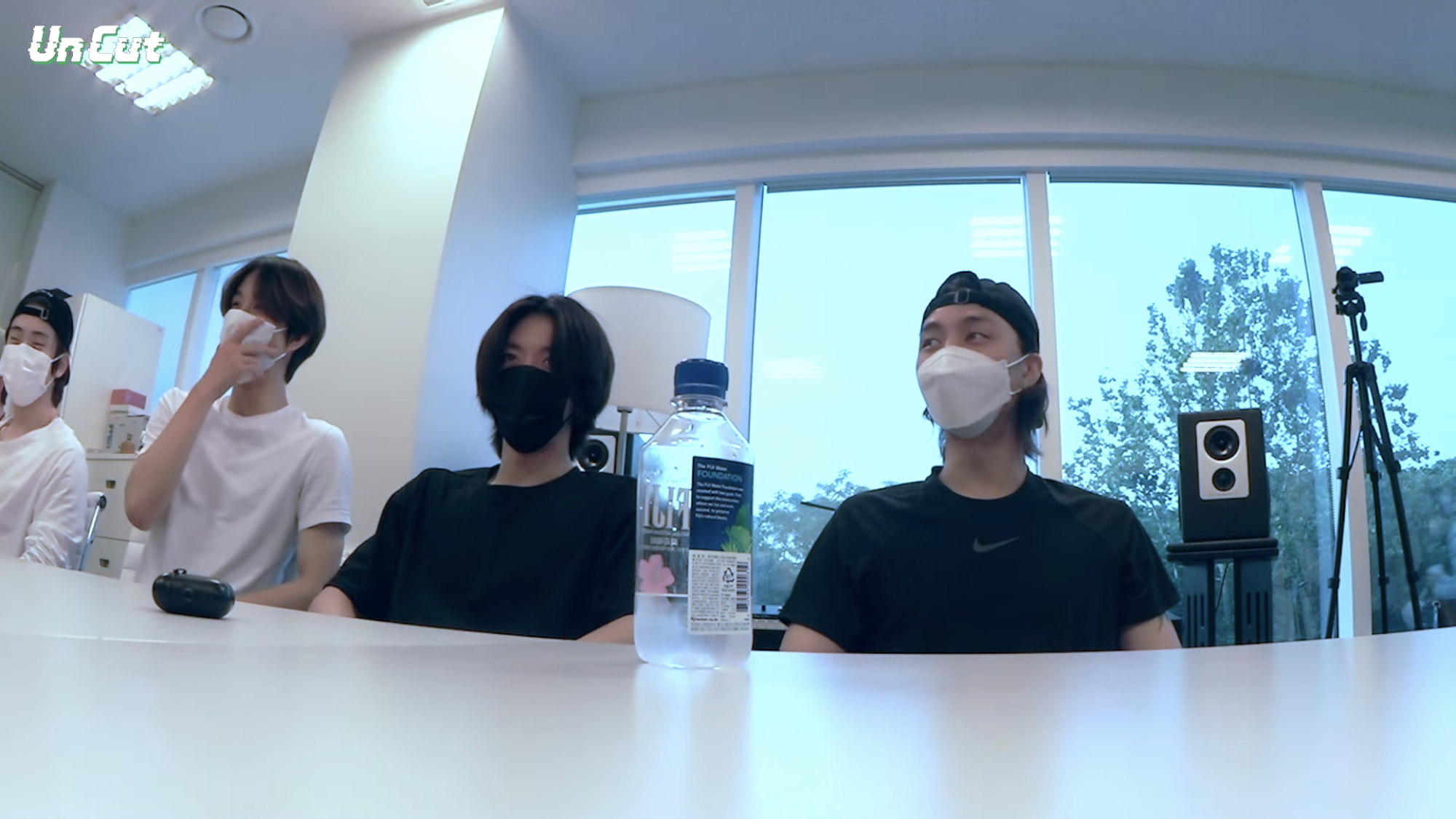 sticker 데모곡 듣고 표정관리 실패해버린 nct127 | 인스티즈