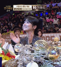 연기대상 아이돌 축하공연때 리액션 참잘해주는 남여배우 | 인스티즈