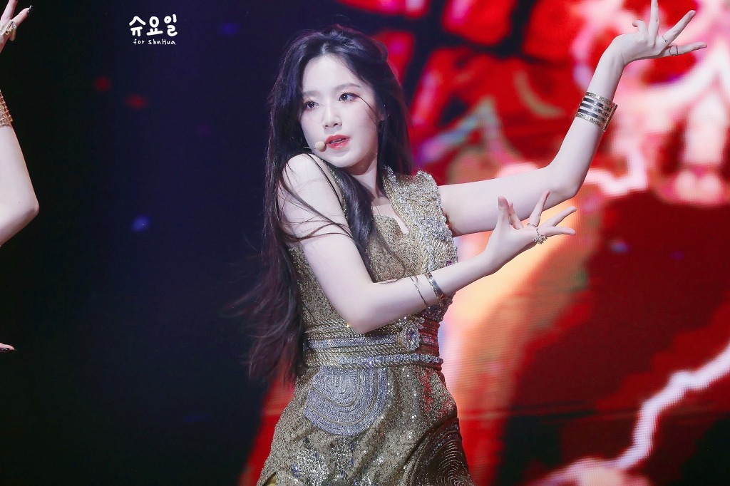 새하얀 (여자)아이들 슈화.jpg | 인스티즈