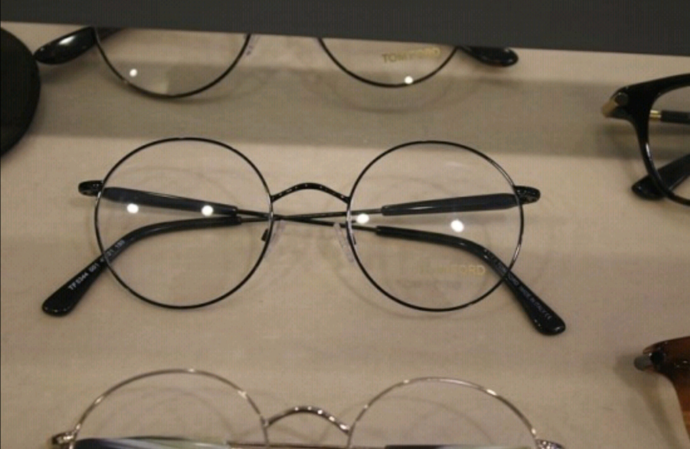 눈 심하게 나쁜 사람들은 못 낀다는 안경.jpg | 인스티즈