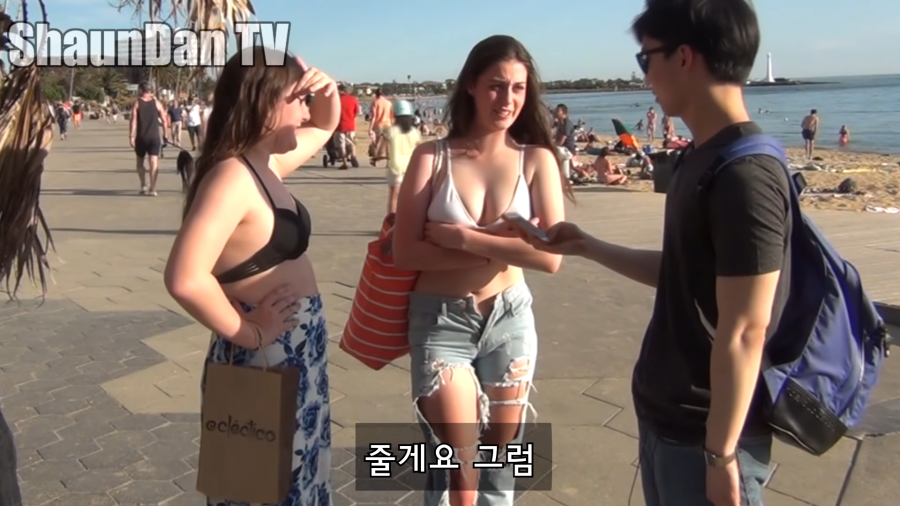 해변에서 서양여자 번호따는 동양인 | 인스티즈