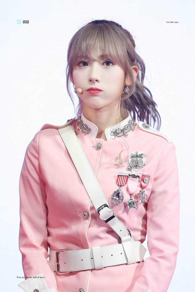 애쉬그래이머리가 잘어울리는 우주소녀 루다.jpgif | 인스티즈