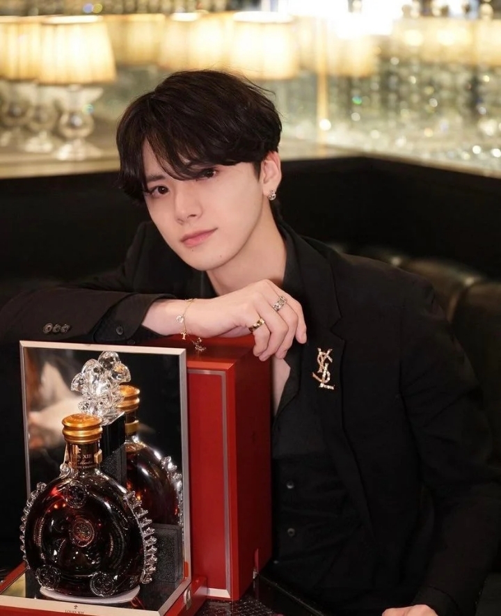 K-POP 영향으로 30년만에 스타일이 바뀐 일본 호스트 근황ㄷㄷㄷ | 인스티즈