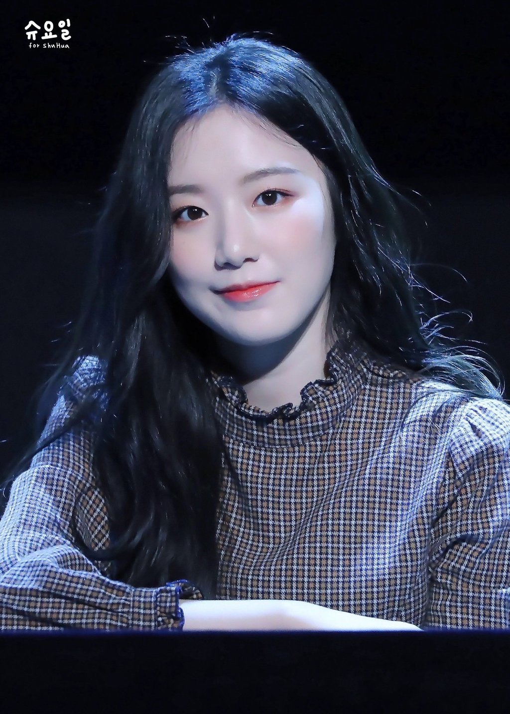 새하얀 (여자)아이들 슈화.jpg | 인스티즈