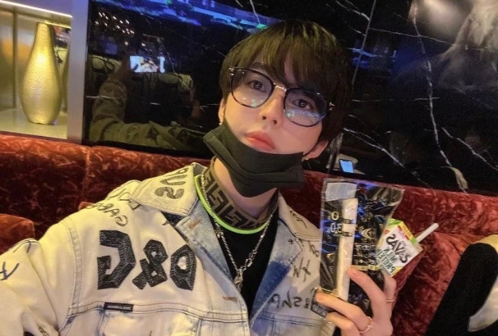 K-POP 영향으로 30년만에 스타일이 바뀐 일본 호스트 근황ㄷㄷㄷ | 인스티즈