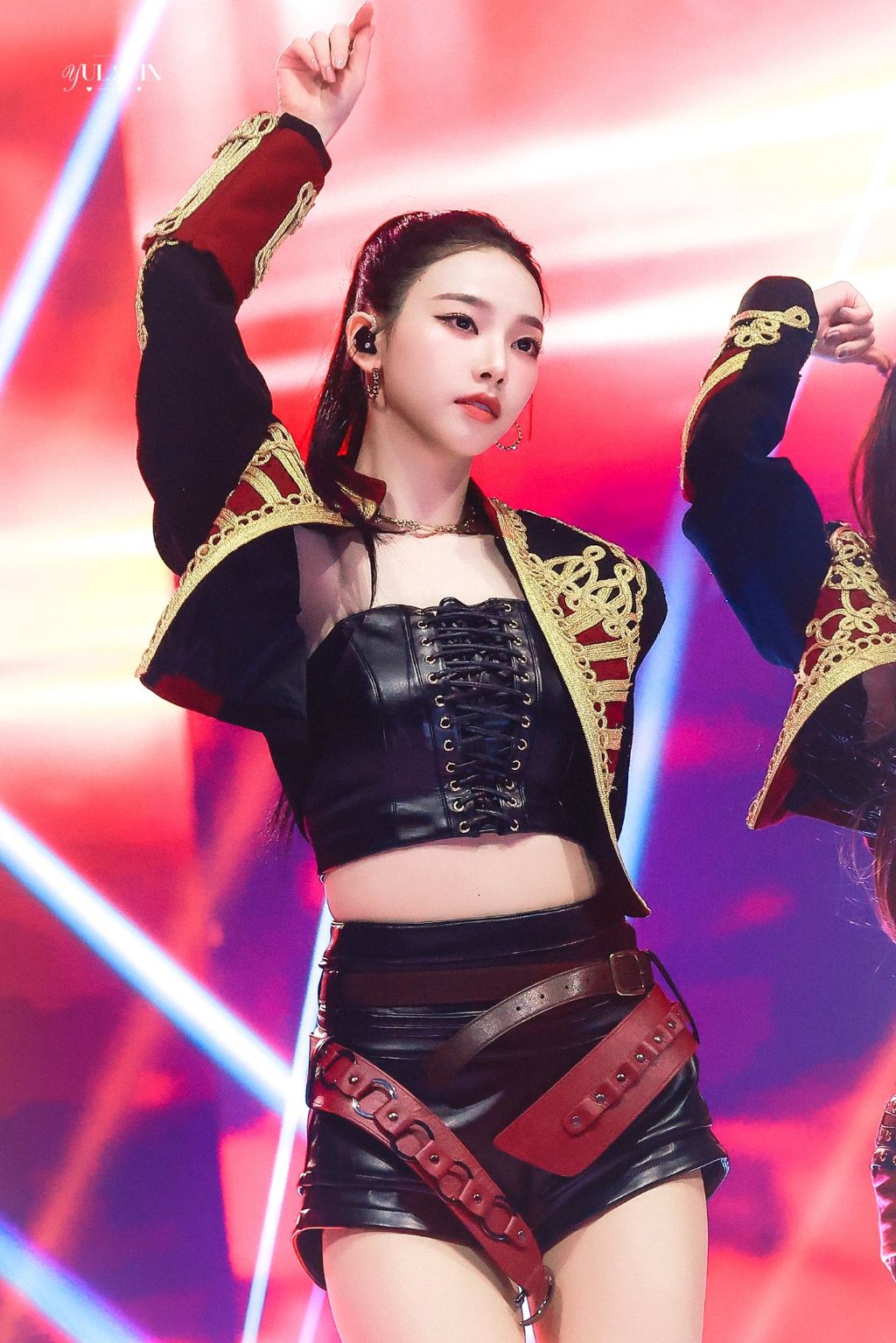 의외로 흔하지 않게 생긴 카리나 얼굴 근황.jpgif | 인스티즈