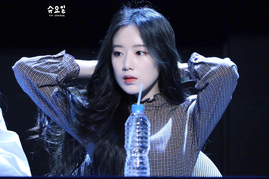 새하얀 (여자)아이들 슈화.jpg | 인스티즈