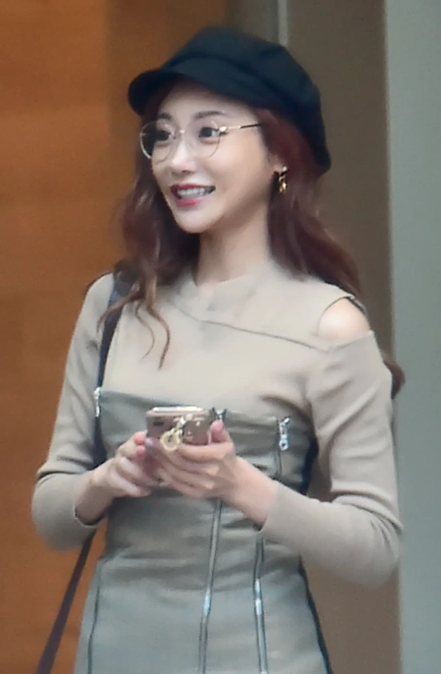 팬들은 망하기를 바라지만, 너무나 잘나가는 전직 AV여배우 | 인스티즈